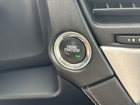 Certified 2017 GMC Yukon XL SLT w/ Open Road Package image 17