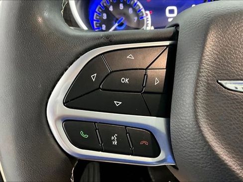 Used 2023 Chrysler Pacifica Limited FWD image 18