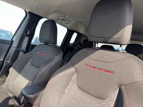 Used 2022 Jeep Renegade Trailhawk AWD/4WD image 27