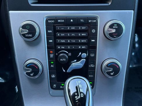 Used 2017 Volvo S60 T5 Inscription image 33