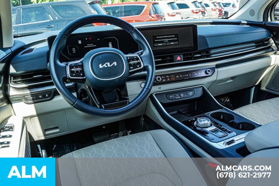 Used 2025 Kia Carnival SX w/ SX Dark Edition Package FWD image 28