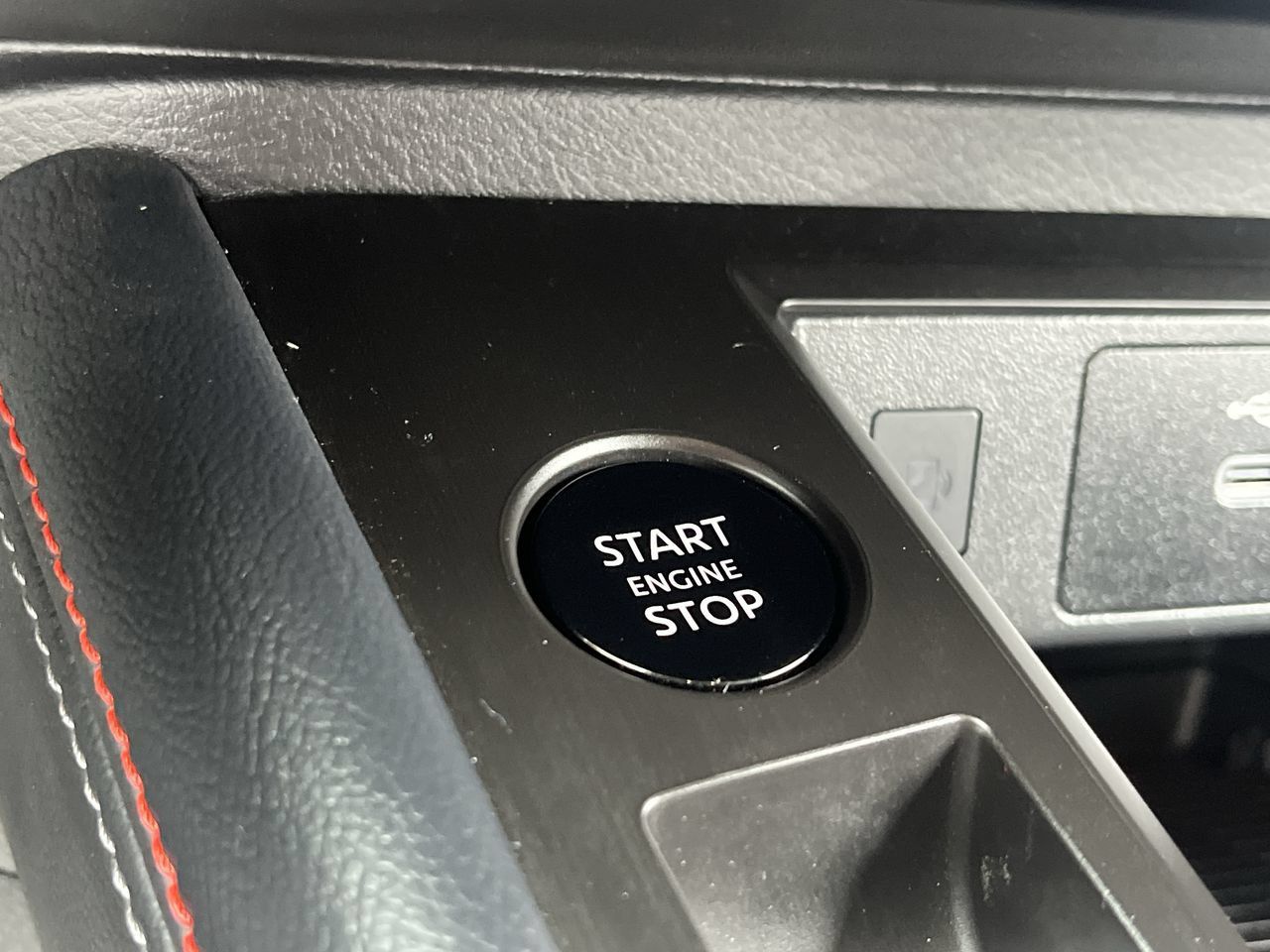 Used 2025 Nissan Kicks SR AWD/4WD image 15