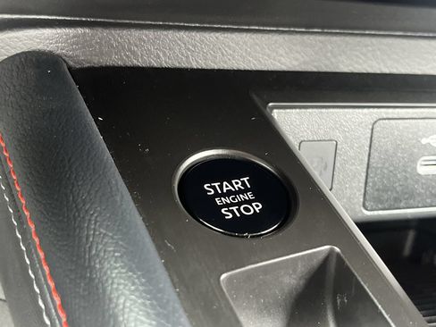 Used 2025 Nissan Kicks SR AWD/4WD image 15