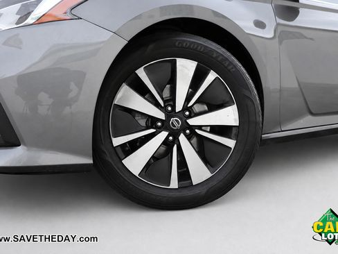 Used 2021 Nissan Altima 2.5 SV FWD image 3