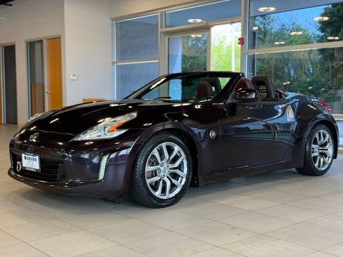 Used 2014 Nissan 370Z Touring RWD image 5