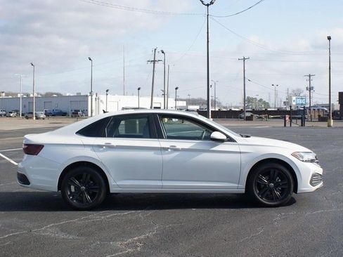 Used 2023 Volkswagen Jetta SE w/ Panoramic Sunroof Package image 21