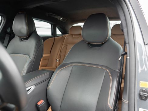 Used 2024 Lucid Air Touring AWD/4WD image 9