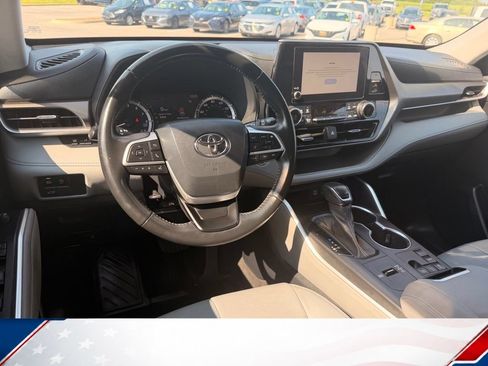 Used 2023 Toyota Highlander LE FWD image 17
