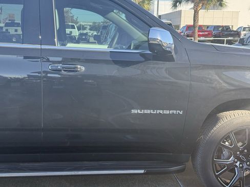 New 2025 Chevrolet Suburban Premier image 8