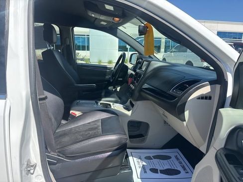 Used 2018 Dodge Grand Caravan SXT FWD image 10