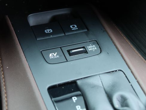 Used 2023 Toyota Venza XLE AWD/4WD image 29