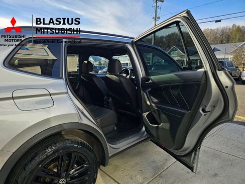 Used 2022 Volkswagen Tiguan SE R-Line image 21