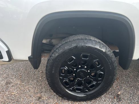 Used 2022 Chevrolet Silverado 2500 High Country w/ Technology Package image 19