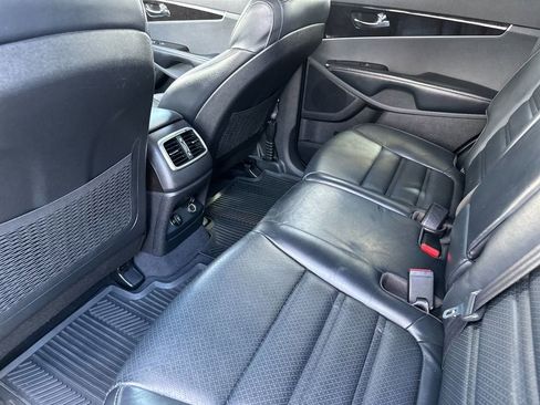 Used 2018 Kia Sorento EX FWD image 11