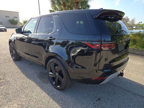 Used 2025 Land Rover Discovery Metropolitan Edition image 3