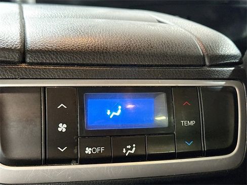 Used 2019 Toyota Highlander LE image 22