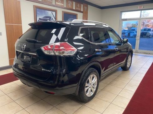 Used 2016 Nissan Rogue SV w/ SV Premium Package image 5