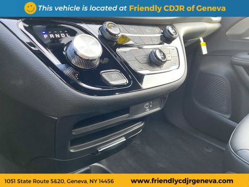 New 2026 Chrysler Pacifica Select image 19