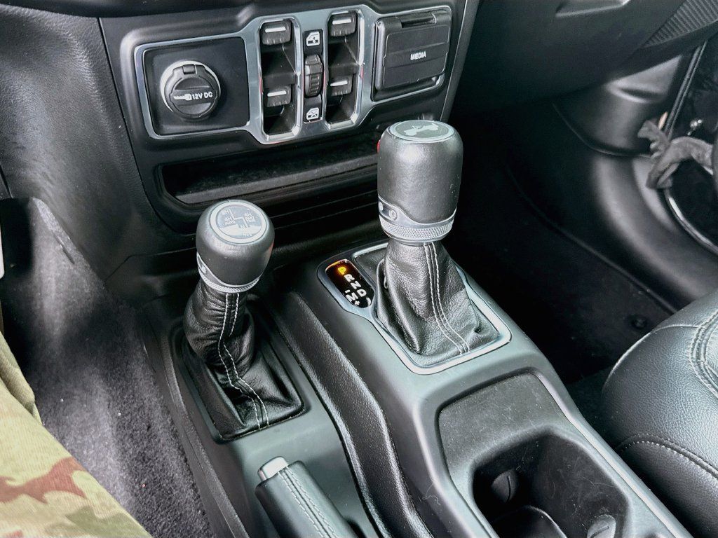 Used 2023 Jeep Wrangler Unlimited Sahara AWD/4WD image 18