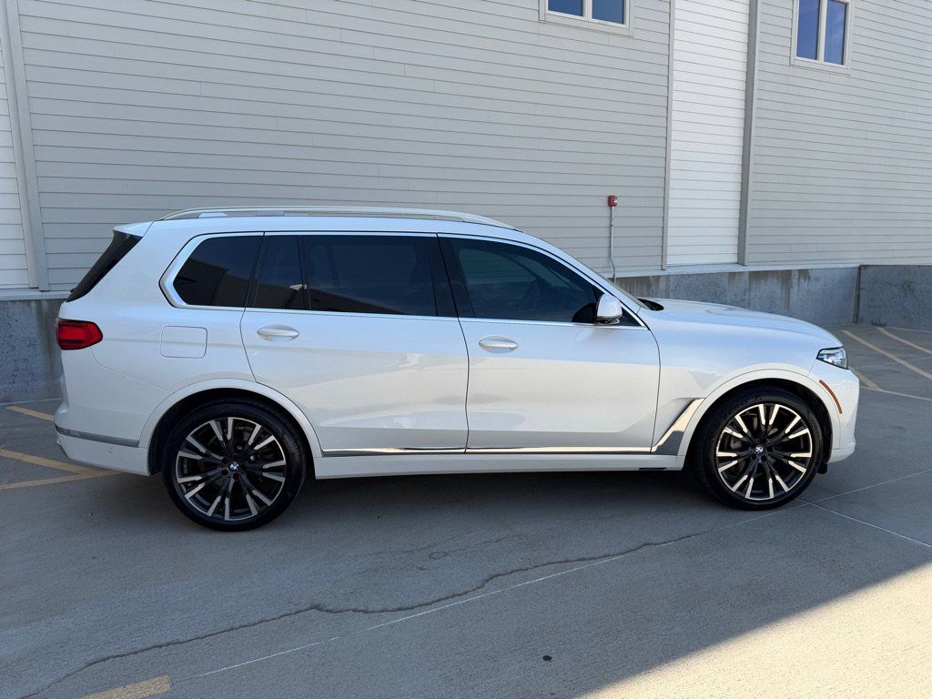 Used 2020 BMW X7 xDrive40i w/ Premium Package AWD/4WD image 3