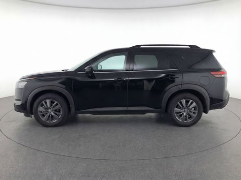 Used 2024 Nissan Pathfinder SV image 5