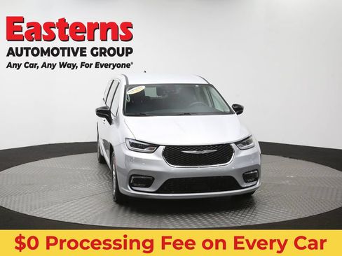 Used 2024 Chrysler Pacifica Touring-L FWD image 53