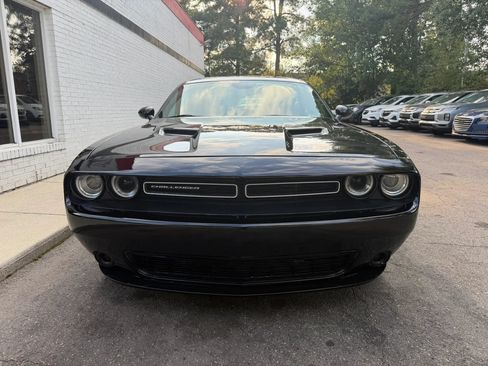 Used 2016 Dodge Challenger SXT RWD image 3