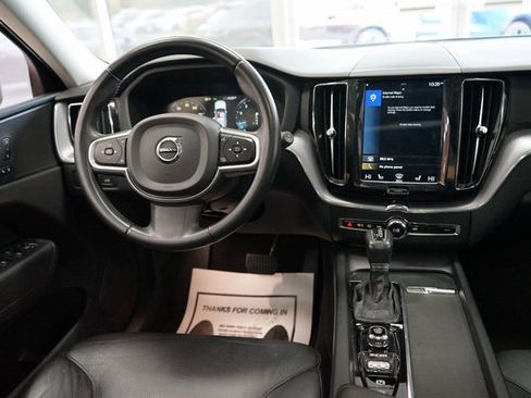 Used 2020 Volvo XC60 T5 Momentum image 11