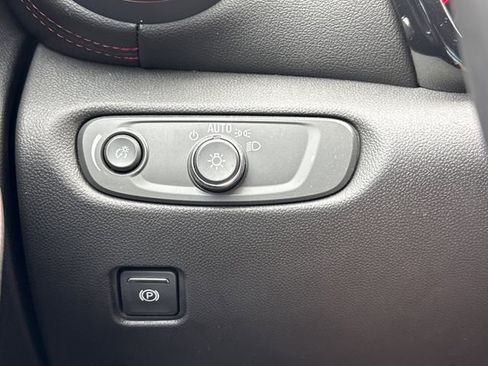 Used 2025 Chevrolet Blazer RS w/ Enhanced Convenience Package image 24