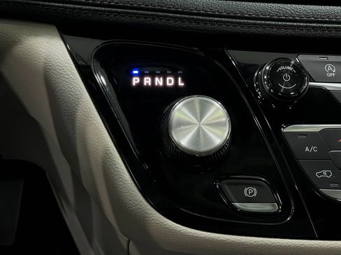 Used 2019 Chrysler Pacifica Limited FWD image 29