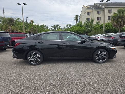 New 2026 Hyundai Elantra Limited FWD image 8
