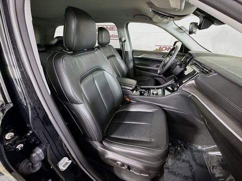 Used 2023 Jeep Grand Cherokee Limited AWD/4WD image 33