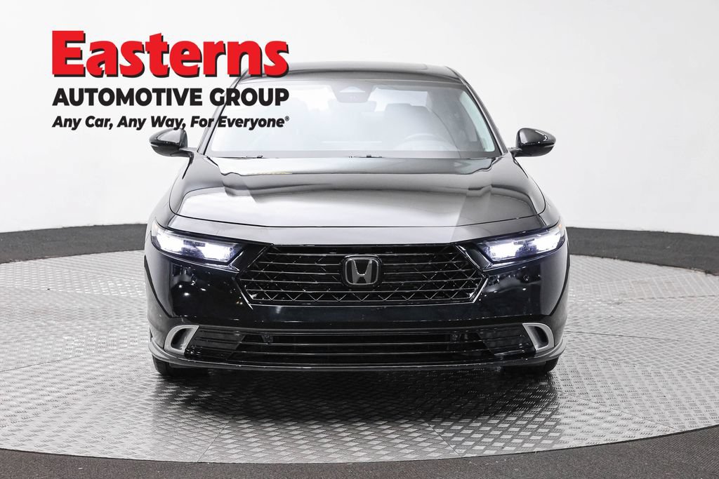 Used 2023 Honda Accord Touring image 3