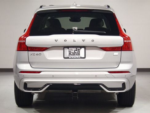 Used 2024 Volvo XC60 T8 Plus w/ Climate Package image 12