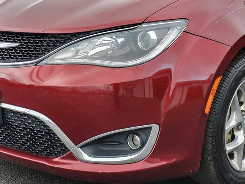 Used 2018 Chrysler Pacifica Limited FWD image 12