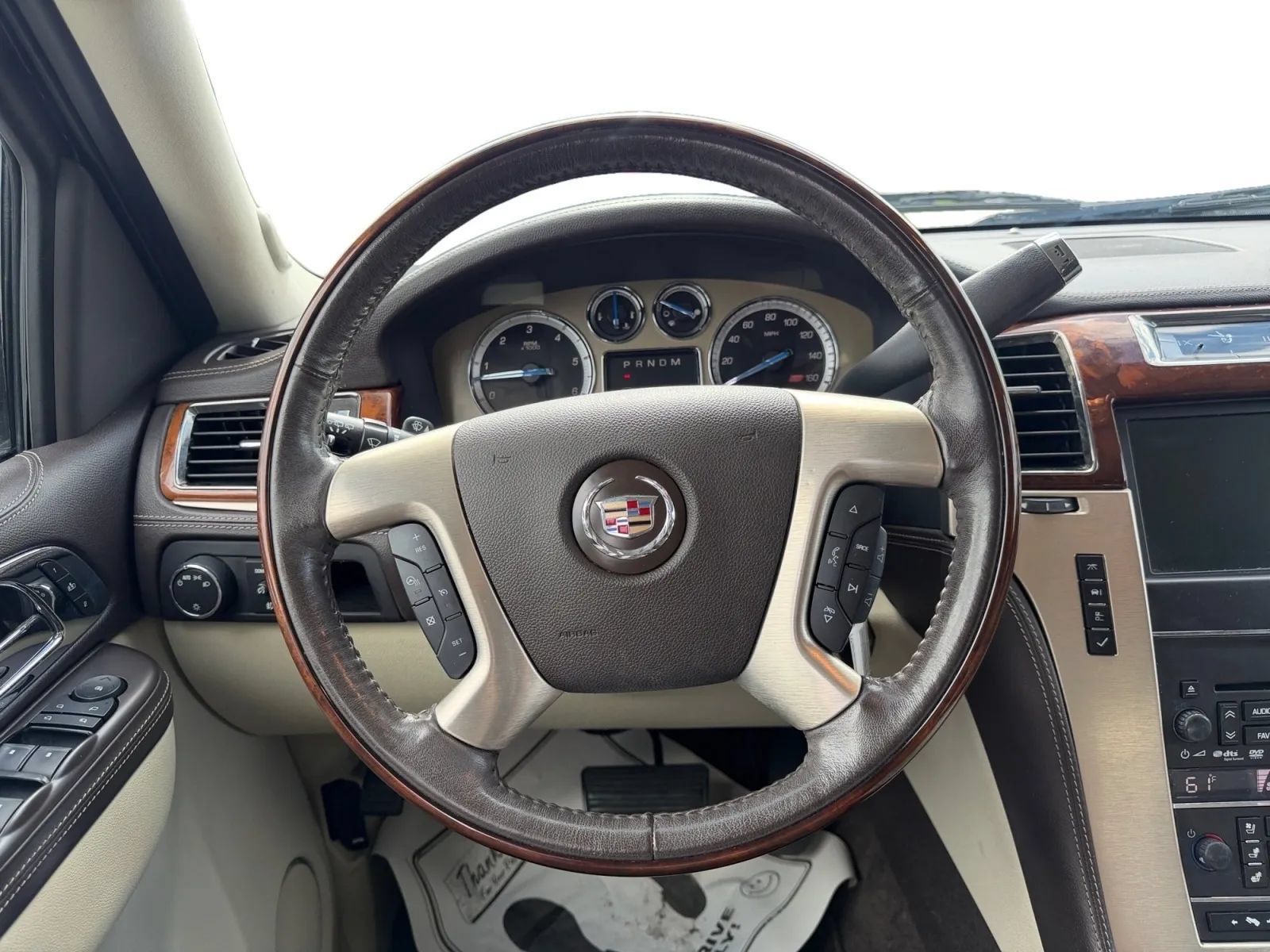 Used 2011 Cadillac Escalade Platinum AWD/4WD image 13