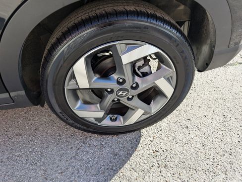 Used 2024 Hyundai Venue SEL image 26