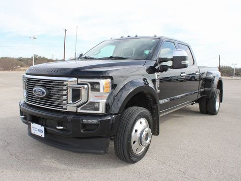 Certified 2022 Ford F450 Platinum w/ FX4 Off-Road Package image 4