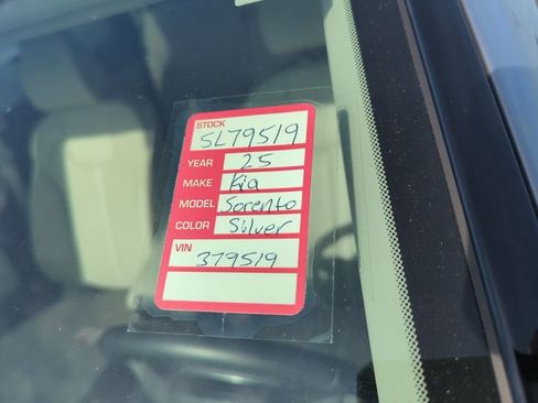 Certified 2025 Kia Sorento S w/ Panoramic Sunroof Package image 6