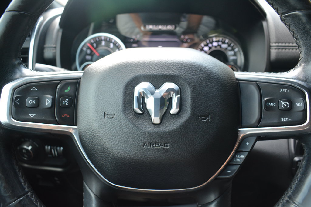 Used 2019 RAM 1500 Laramie w/ Sport Appearance Package AWD/4WD image 11