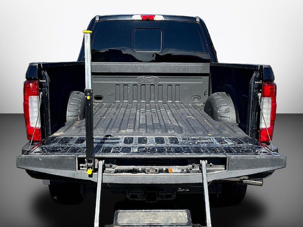 Used 2019 Ford F350 Platinum w/ FX4 Off-Road Package AWD/4WD image 9