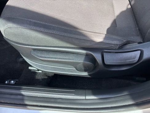 Used 2021 Hyundai Elantra SE FWD image 11