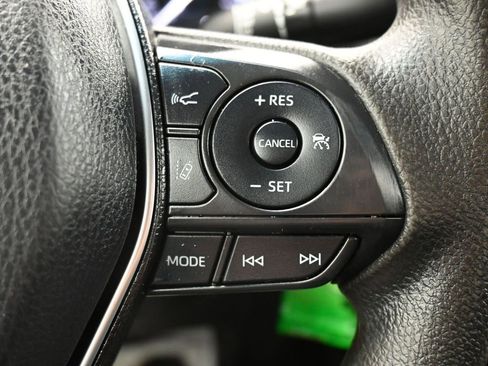 Used 2018 Toyota Camry LE image 21