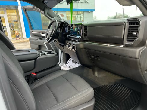 Used 2024 Chevrolet Silverado 2500 LT AWD/4WD image 38