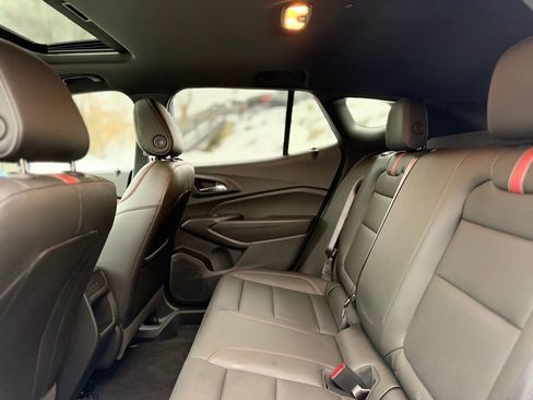 Used 2025 Chevrolet Trax RS w/ Sunroof Package image 20