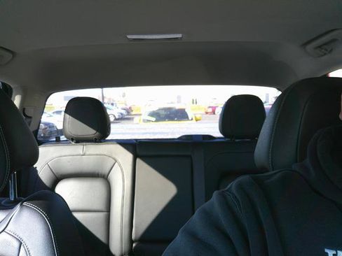 Used 2015 GMC Canyon SLT image 12