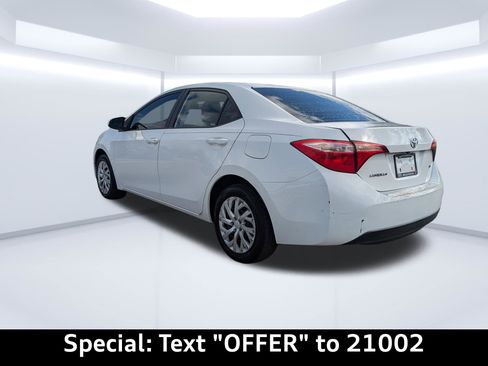Used 2018 Toyota Corolla LE FWD image 7