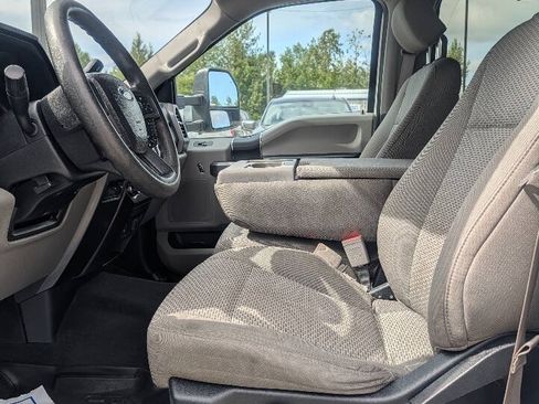 Used 2019 Ford F350 XLT w/ Camper Package AWD/4WD image 13