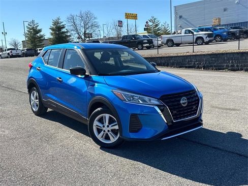 Certified 2025 Nissan Kicks Play S image 2