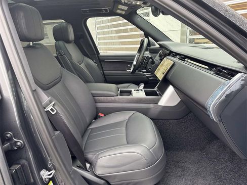New 2025 Land Rover Range Rover SE image 9